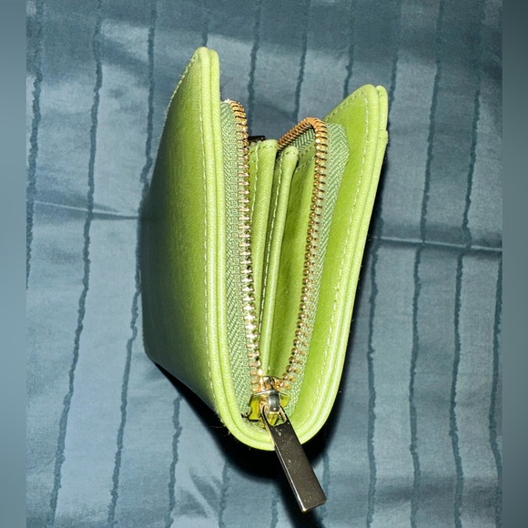 ✨ Elevate Your Style with the Matt & Nat Green Wallet! - Picture 4 of 4